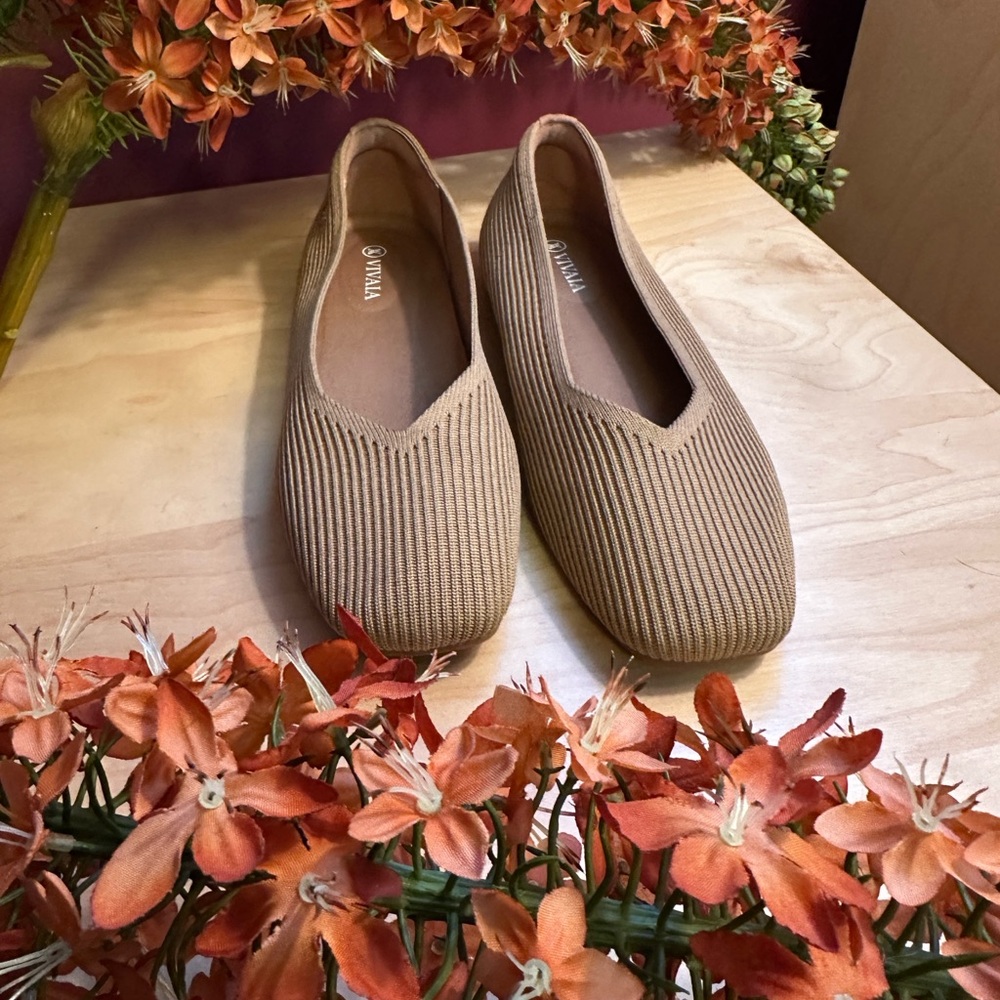 VIVAIA Women's Margot 2.0 Square Toe  Tan Loafers